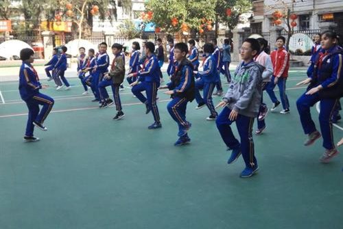 中學生體育課熱身運動有哪些3