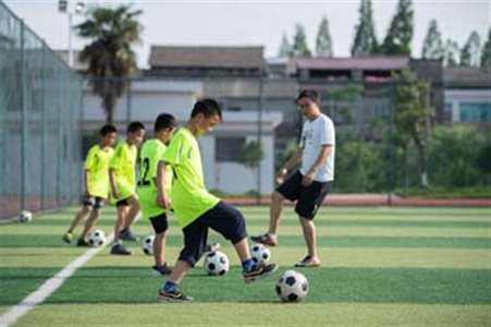 C4gym廣州驚奇—小學(xué)體育優(yōu)質(zhì)課免費(fèi)視頻—足球