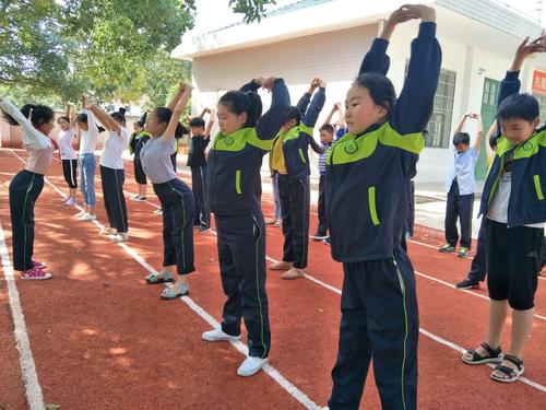 C4gym廣州驚奇—小學體育課準備活動視頻動作解析