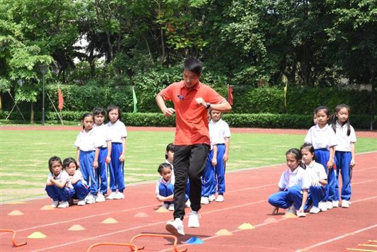 C4gym廣州驚奇—學校體育放松活動動作解析