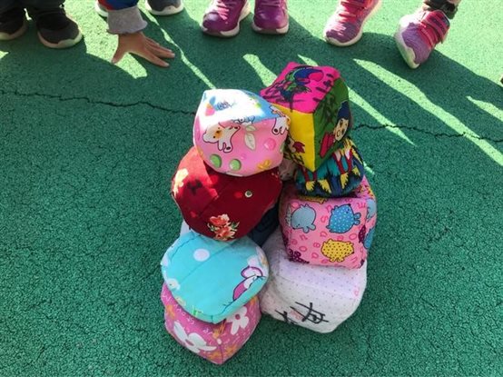 幼兒園小班智能體育課—玩沙包